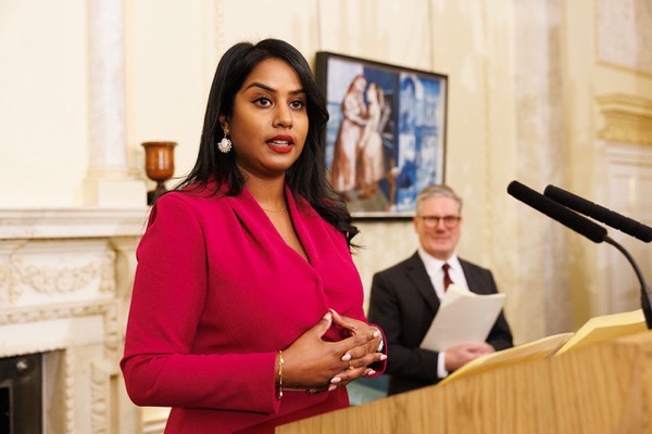 Uma-Kumaran-MP-addressing-the-guests-as-PM-Starmer-looks-on.jpg Uma Kumaran MP addressing the guests as PM Starmer looks on.